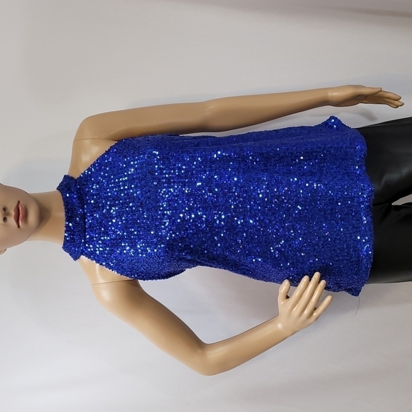 CABLE & Gauge Halter Neck Sequin Embellished Top - Picture 6 of 11